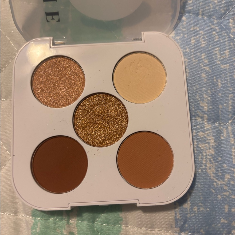 Neutral Eyeshadow Palette with Gold and Brown Shades